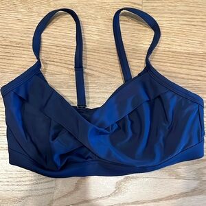 Athleta SWIM Bikini Top. Adjustable Straps Underwire Dark blue. Size 34D/DD.
